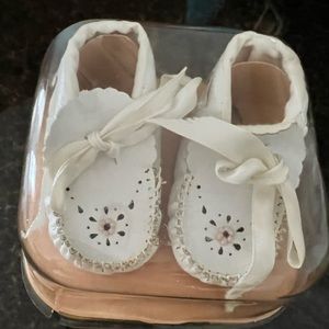 1 pair INFANT GIRL CRIB/CHRISTENING/CRIB SHOES